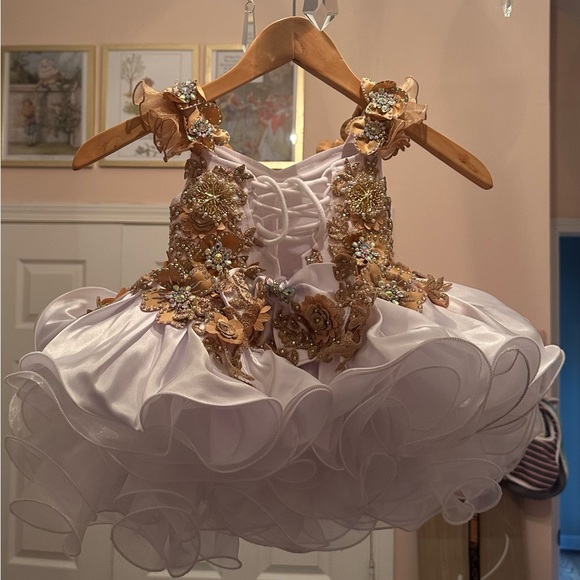 Jennifer Wu- 12/18 Months - Picture 2 of 2